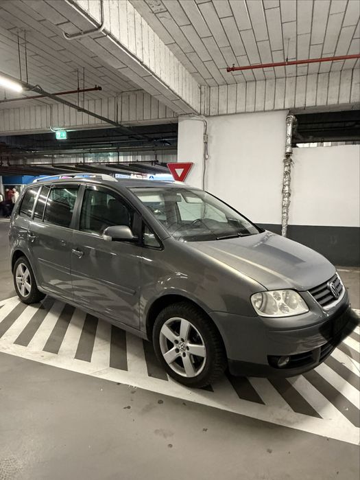 VW TOURAN HIGHLINE 2.0tdi 140CP 6+1 Stare Perfecta !