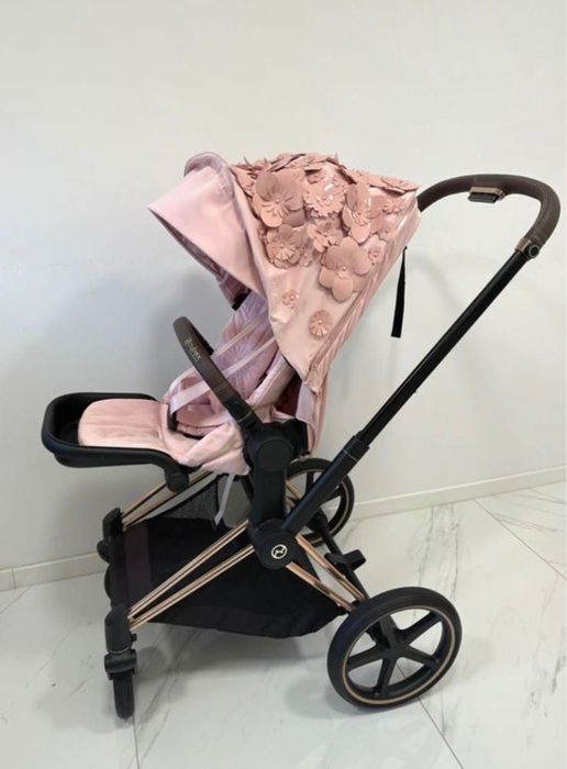Коляска Cybex Simply Flowers.