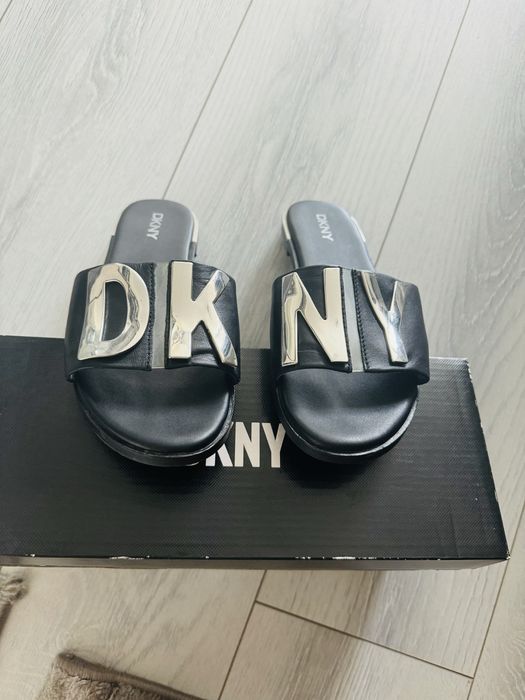 Papuci DKNY din piele nr 39