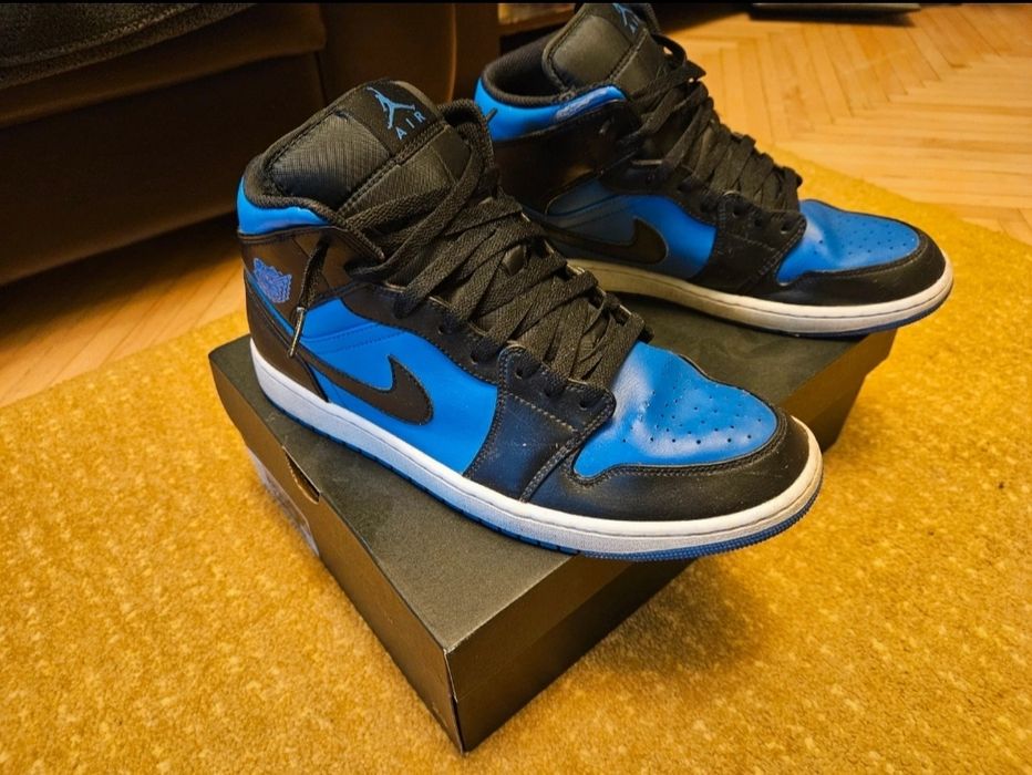Jordan 1 mid Royal Blue