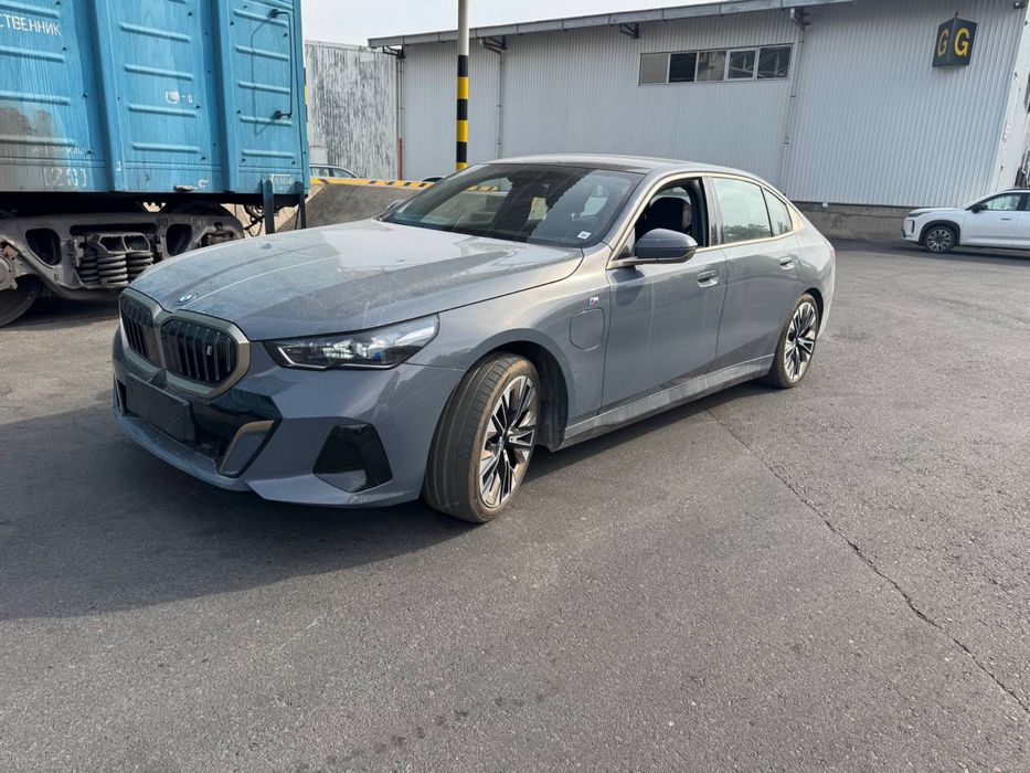 BMW i5 50L M-Sport 2025 yil