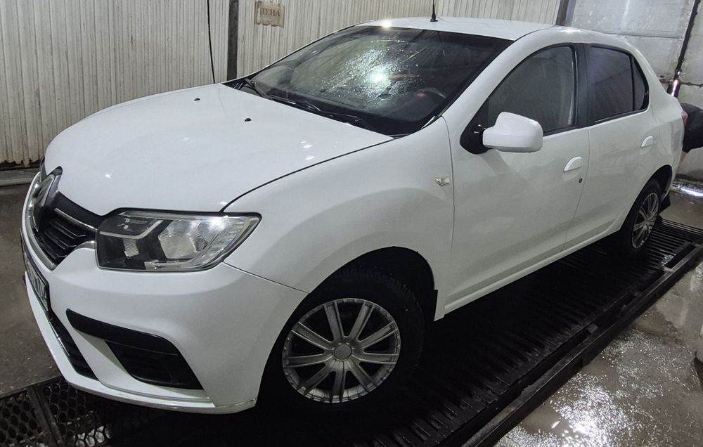 Рено логан 2    год 2018