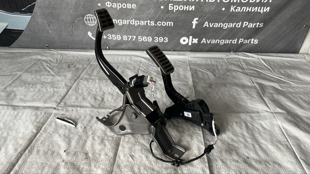 Педали газ и спирачка Hyundai i30 2021