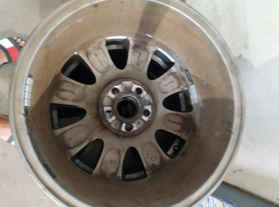 Продавам джанти за Тойота