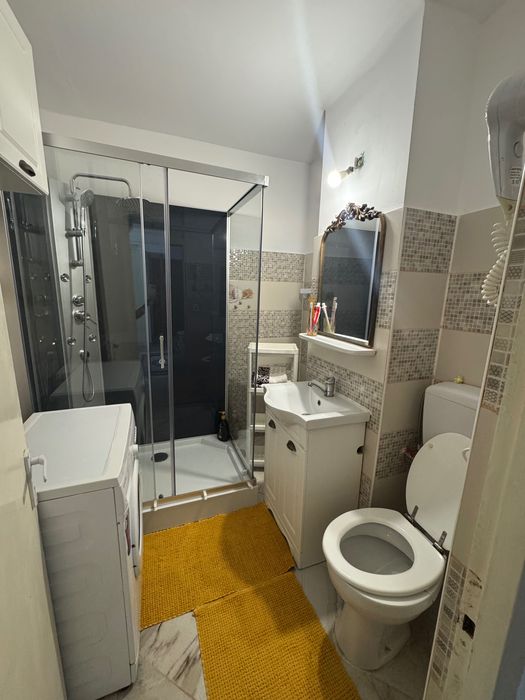 Închiriez apartament