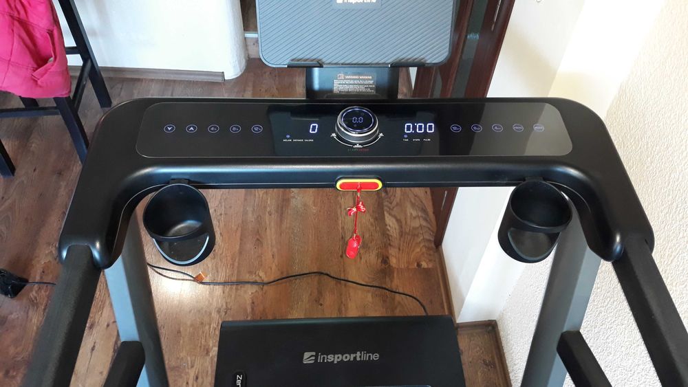 Продавам бягаща пътека нова .