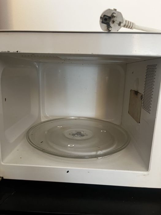 Cuptor cu microunde DeLonghi Perfecto Easy – Funcțional