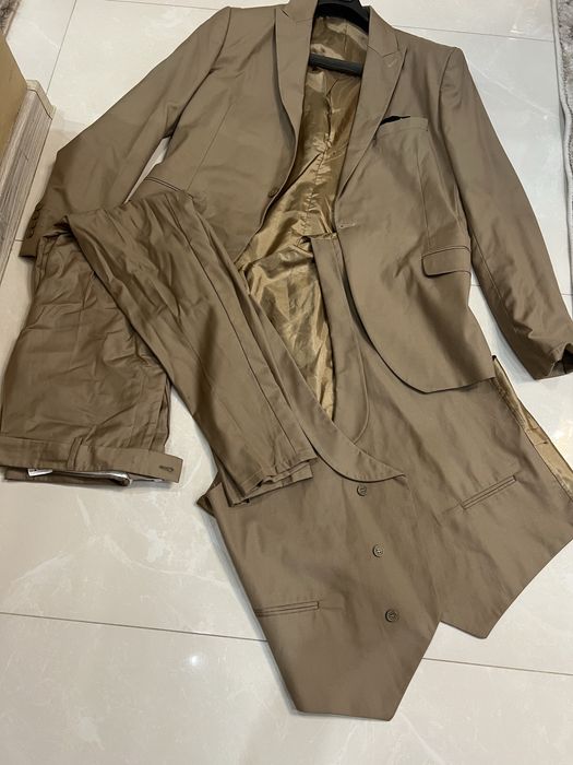 Мъжки костюми в отлично състояние