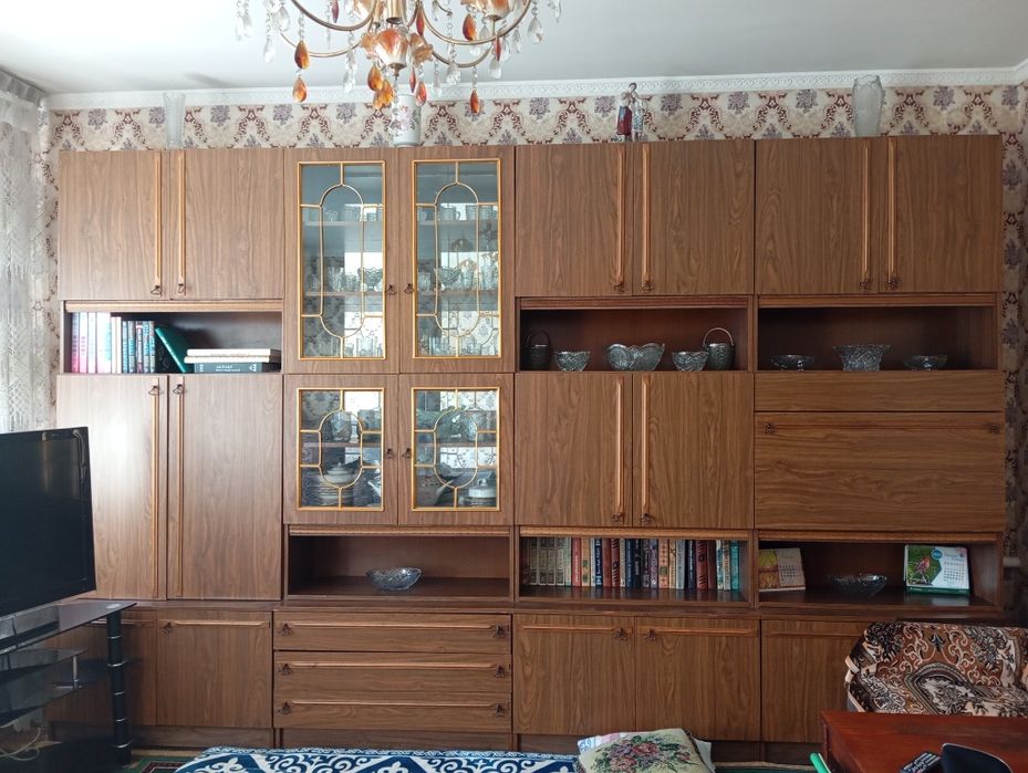 Продам большой сервант