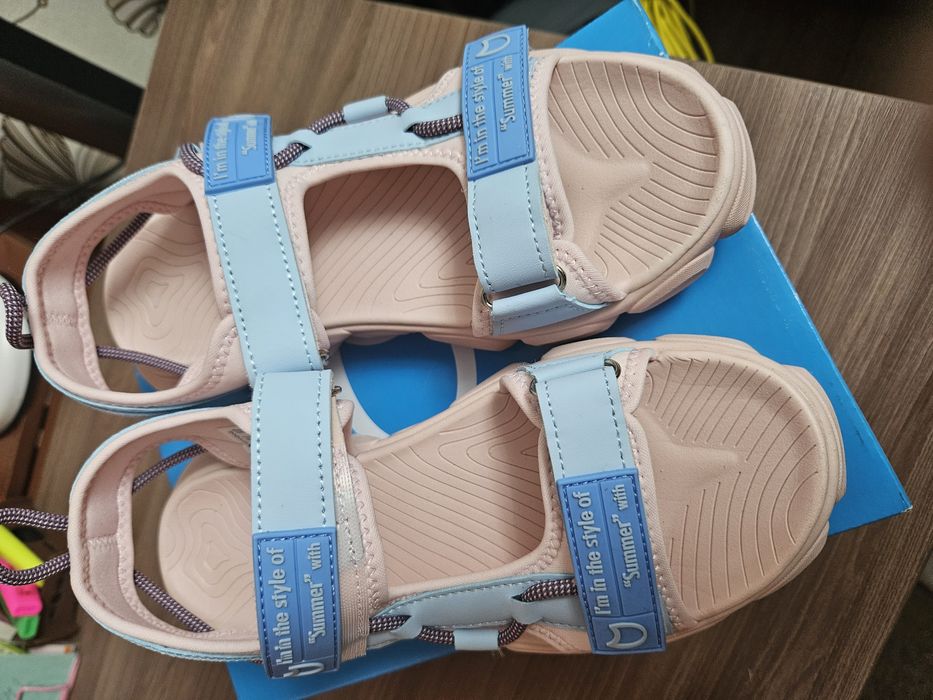 Продаю сандали новые