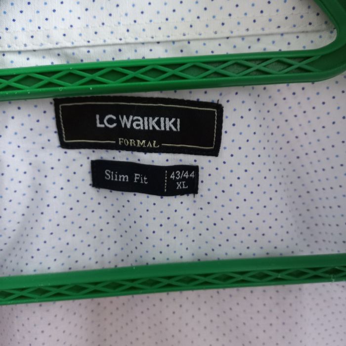 Продам рубашку белую вкрапинку