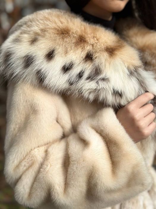 Шикарная норковая шубка с воротником из Рыси.Шуба отличного качества