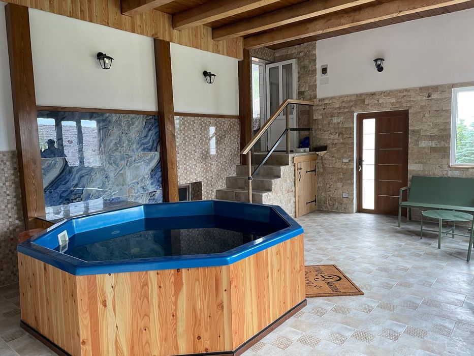 Inchiriere cabana Piatra Fantanele cu jacuzzi interior