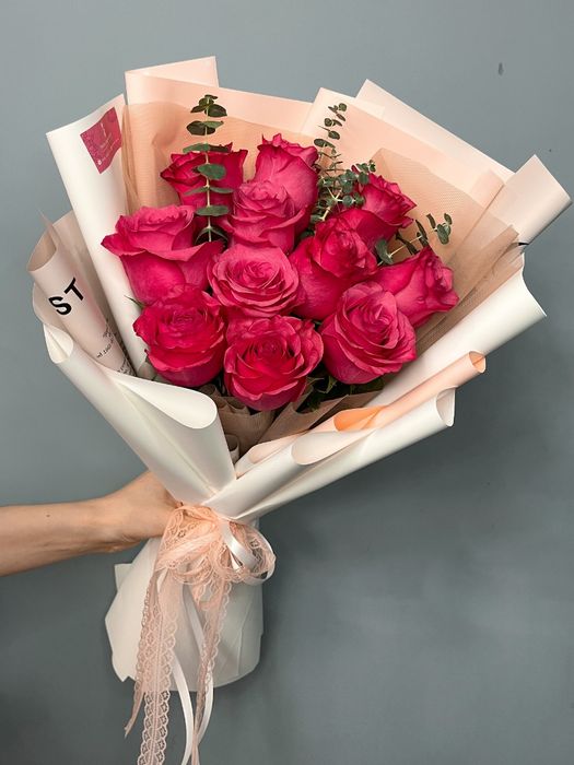 Цветы розы хризантемы лилии  герберы альстромерии гипсофила