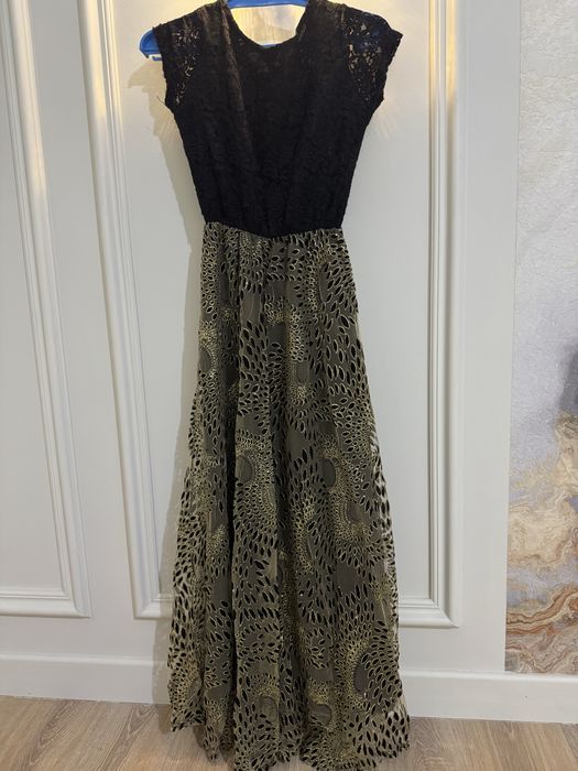 Продам нарядное платье 42 размера