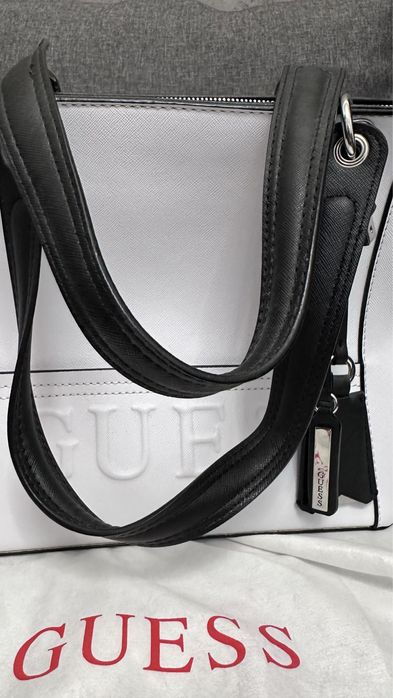 Чанта Guess