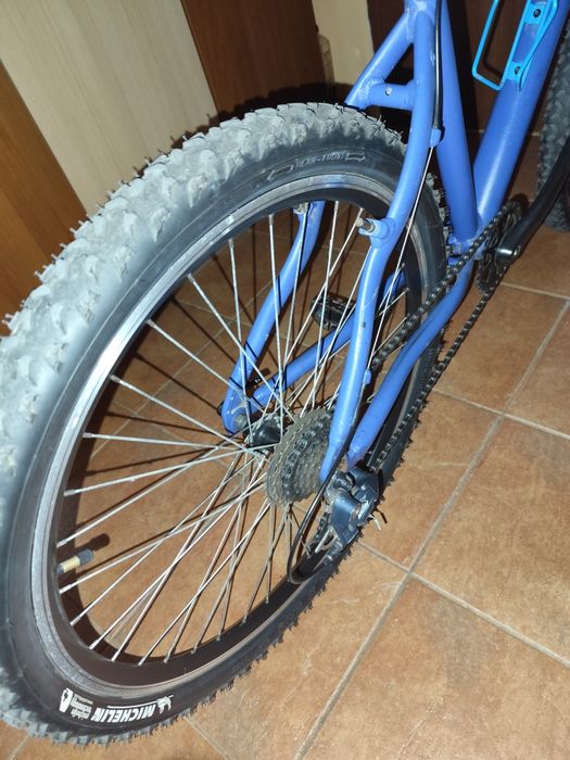 Bicicleta mountain bike pe 26"