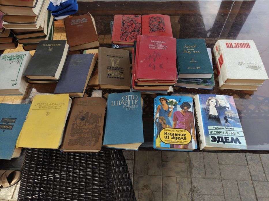 Книги разные.   .