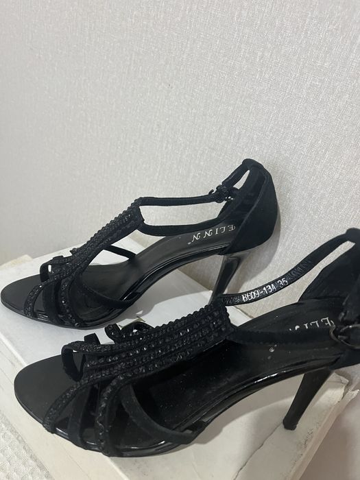 Продам вечерние босоножки