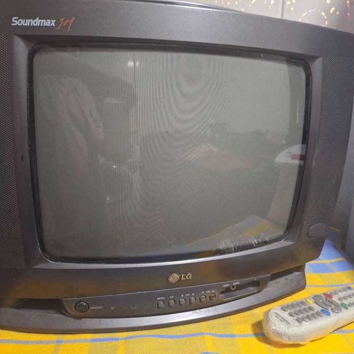 продаются компьютер и телевизоры