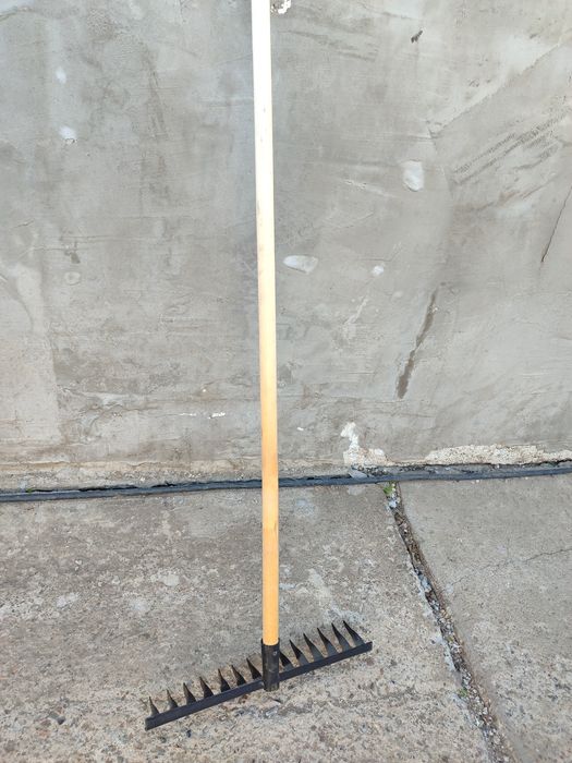 Продам садовые грабли новые