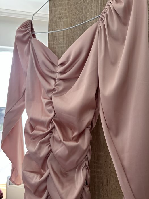 Къса официална рокля