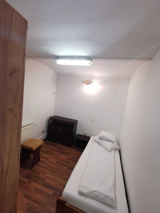 Inchiriez Apartament 3 camere in centrul Brasovului, utilitati incluse