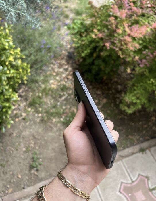 iPhone 15 plus.