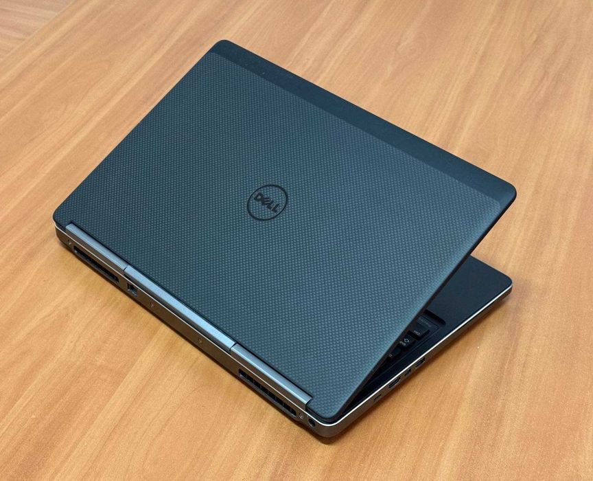 Dell Precision 7520 / i7-6820HQ / 16GB DDR4 / 256GB SSD / Quadro M1200 4GB / 15.6" FHD IPS