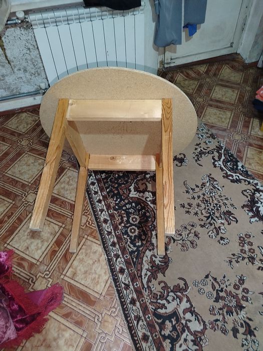 Продам стол и табуретки