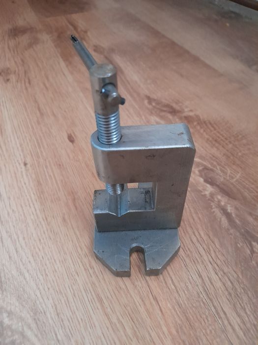 Menghina multifuncțională prindere șurub