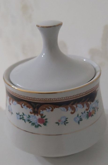 Продаётся кофейный сервиз на 6 персон