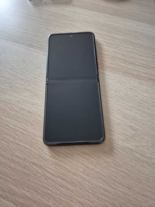 Motorola Razr 40 Ultra, като нов (гаранция до 06.27)