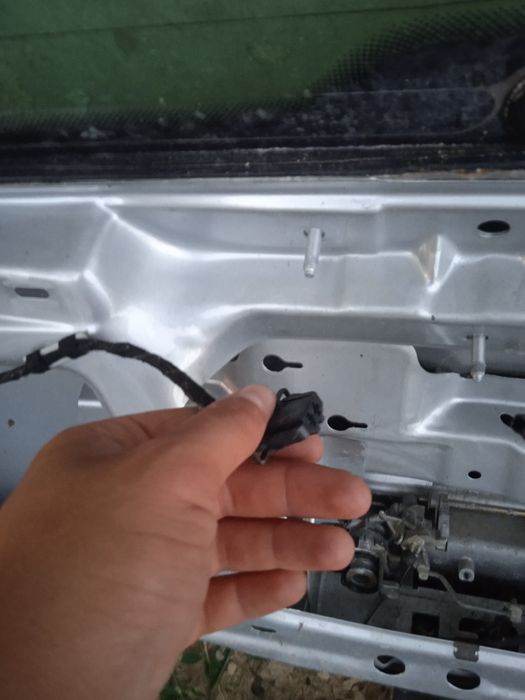 Vând ușă spate cu lunetă vw golf 4