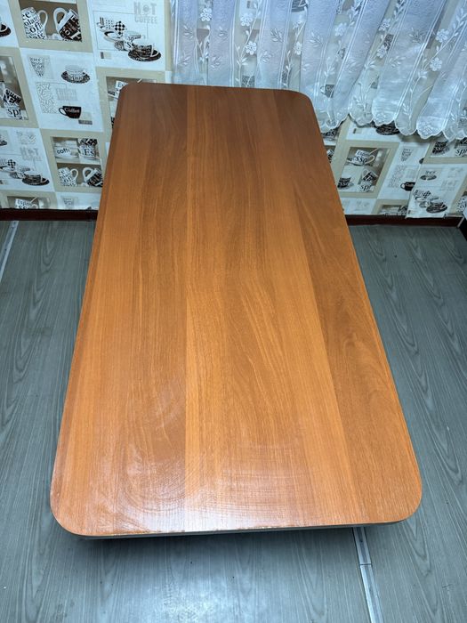 Продам кухонный стол