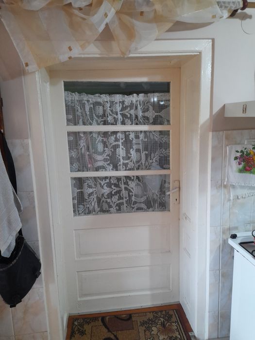 Vând 3 usi din lemn și o teracotă