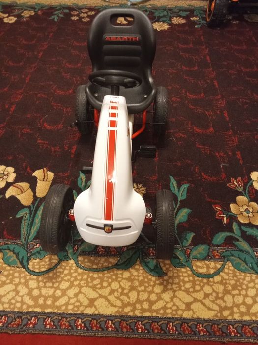 Holati yaxshi yaqinda olingan bolajonlar uchun juda yaxshi mashina