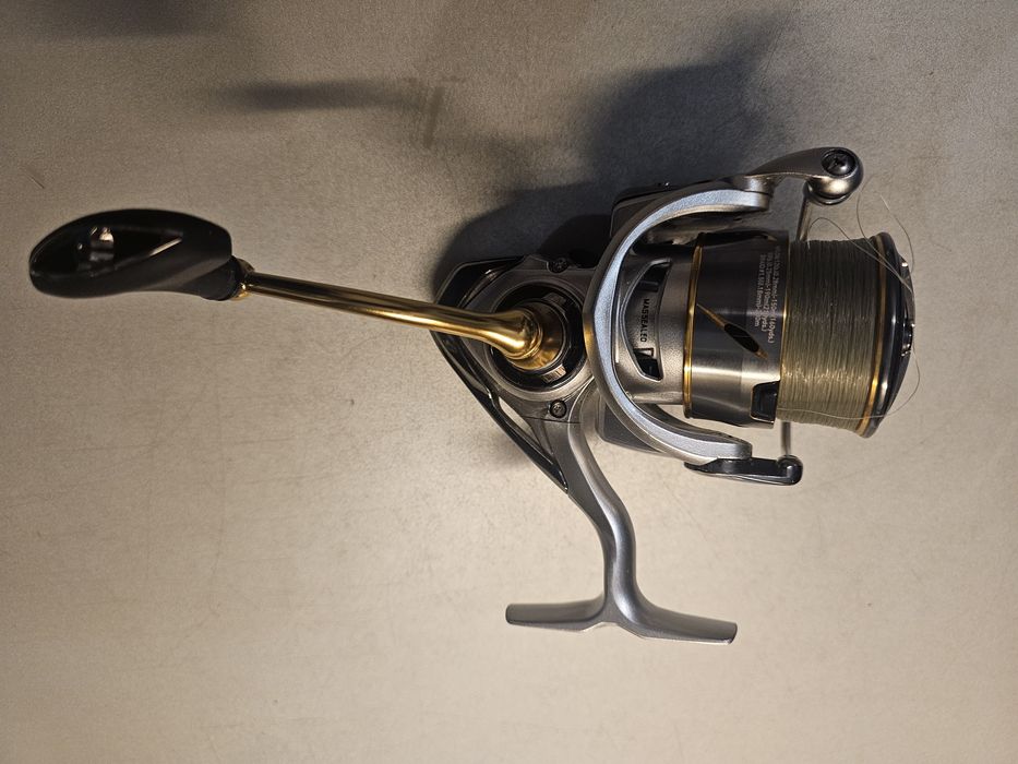 Vând mulineta Daiwa Freams LT 4000 C, s-a pescuit de 4-5 ori cu ea,