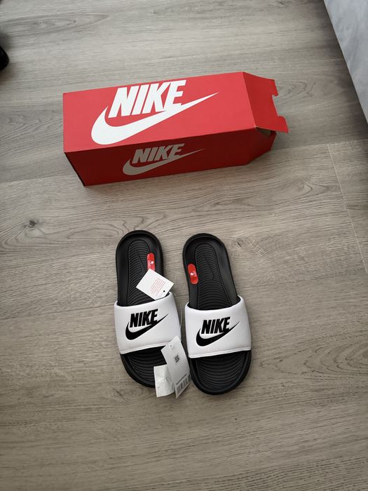 Slapi nike noi.