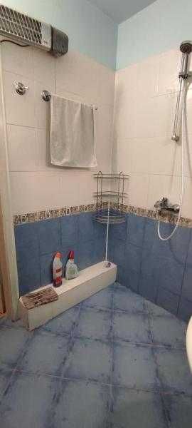 Тристаен дом под наем в Зорница!