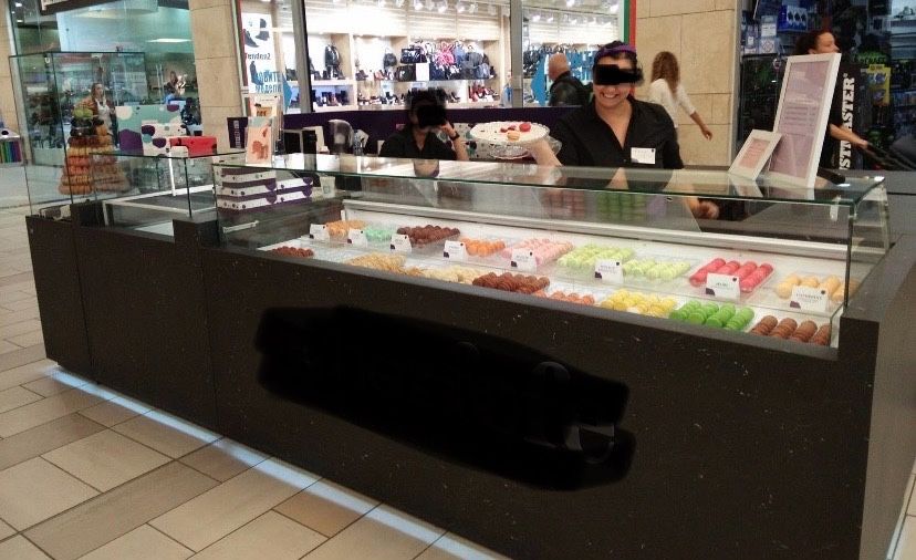 Щанд/киоск за хранителни изделия с хладилна витрина (подходящ за мол)