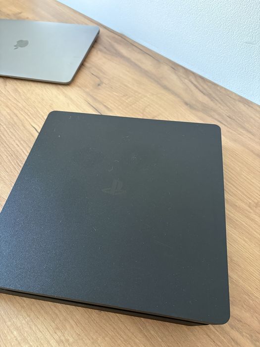 Sony Play Station 4 в отличном состояний