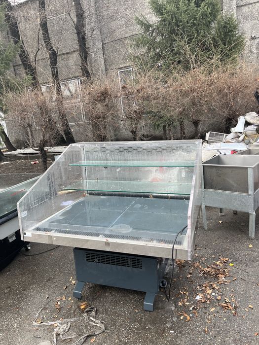 Витринный холдильник