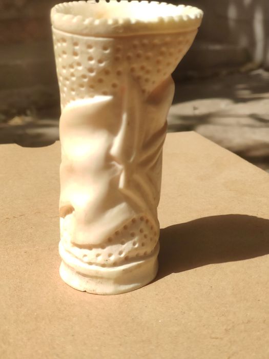 Статуэтка слоновая кость