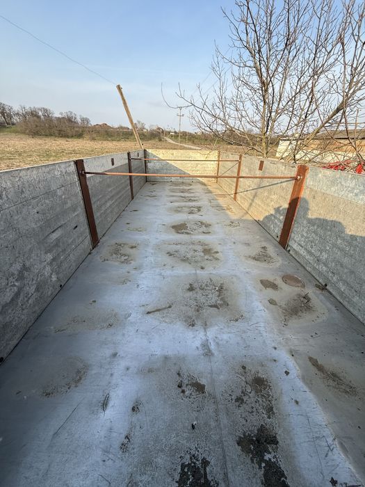 Vand remorca pe arcuri !