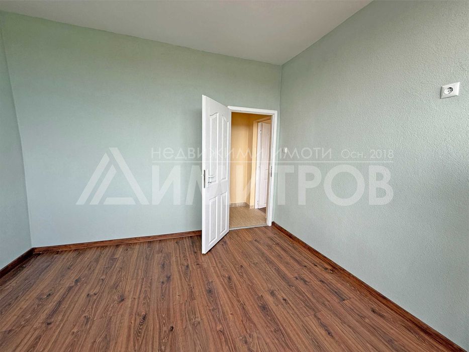Продава двустаен (2+1) апартамент 56 кв.м. в центъра на в гр. Нови пазар. - снимка 10