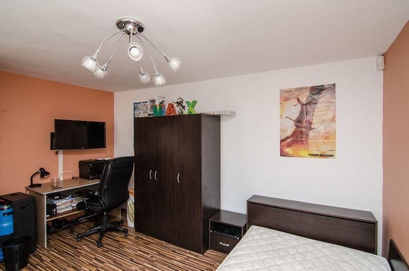 Дава се под наем Къща в Варна, Базар Левски - 100 кв.м за 775 € - Снимка #3