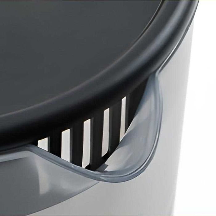 Пластмасова кана 3 л с капак – за вода, сокове и лимонада