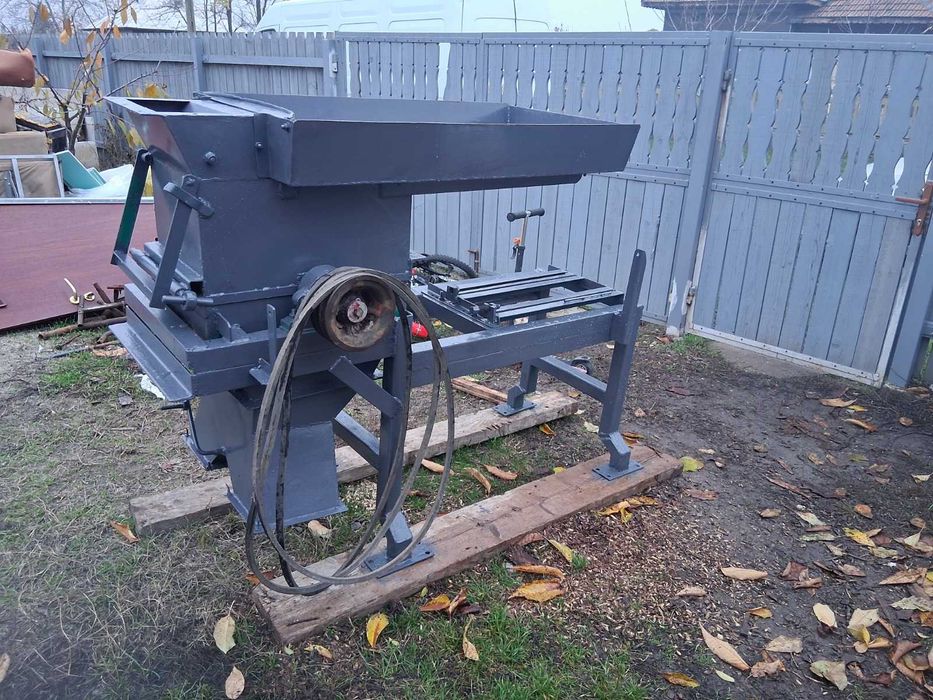 Moară cu ciocănele, fabricată în România, 300Kg fulie 3 curele, motor 11 Kw trifazic, Lehliu Gara, posibilitate transport