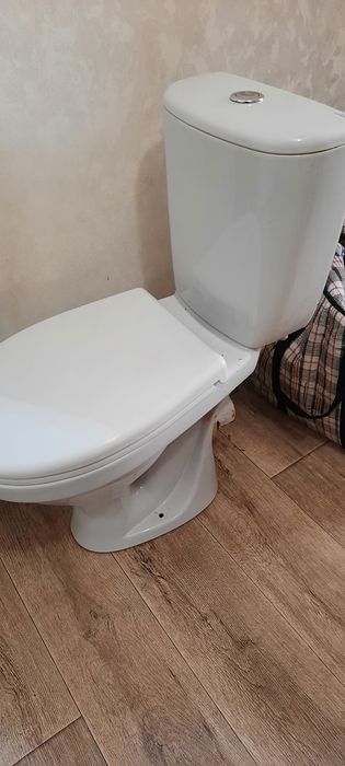 Продам унитаз б/у в хорошем состоянии
